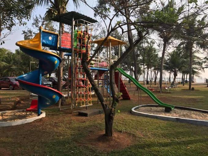 Sea Breeze Beach Resort Mahabalipuram Exterior foto